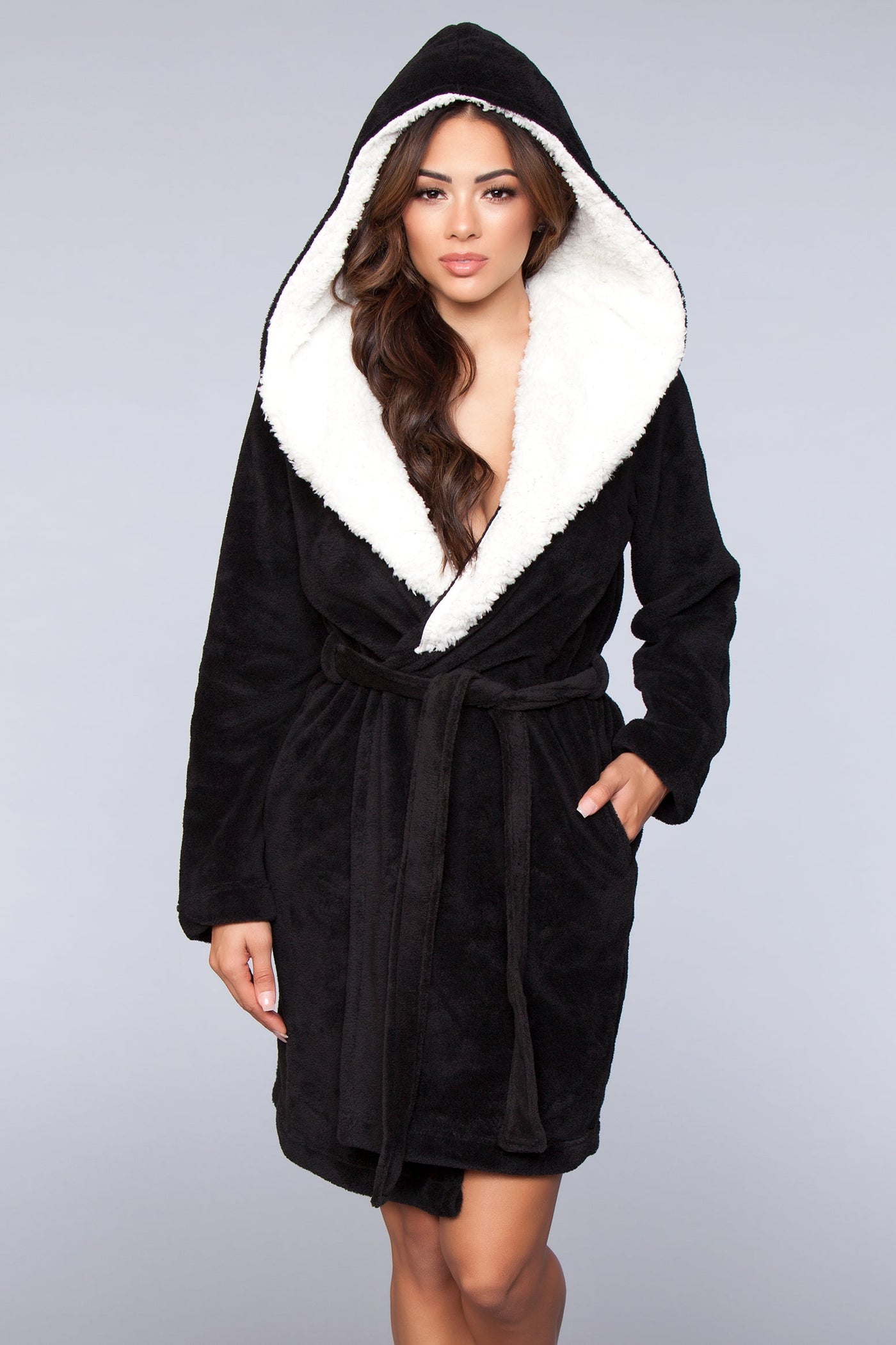 LINGERN Janet Plush Fleece Color Block Robe offers cozy warmth, modern style, and everyday comfort, perfect for lounging or layering at home.
