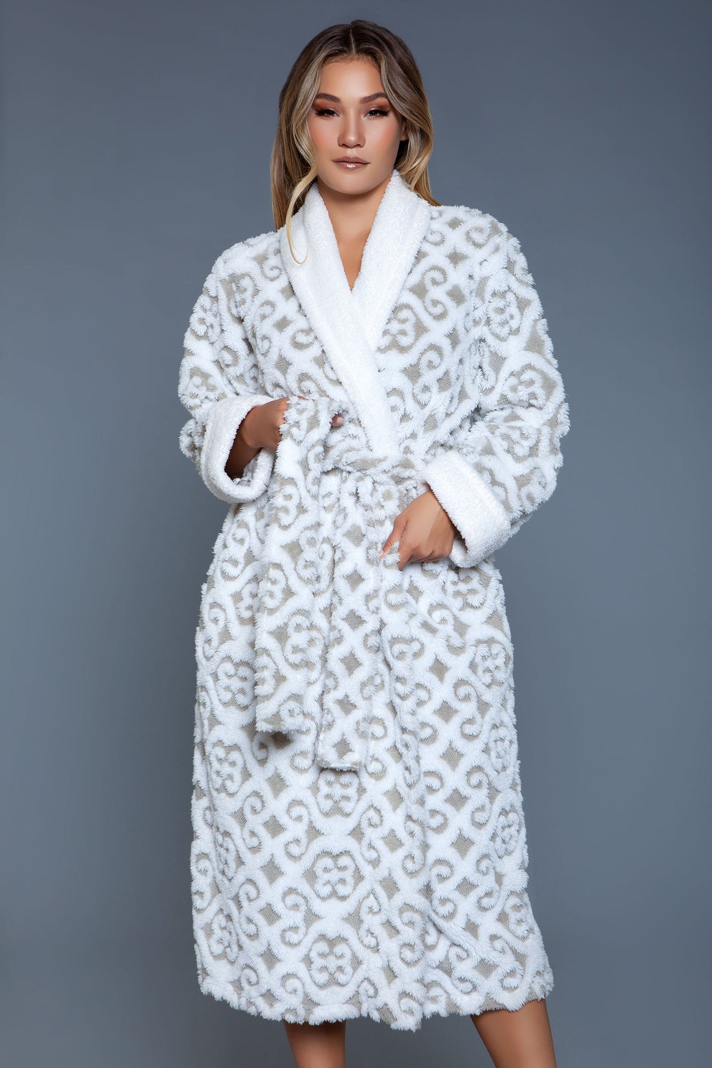 LINGERN Kimmie Robe offers elegance, comfort, and versatile wear, making it perfect for lounging, layering, or adding style to any lingerie look.