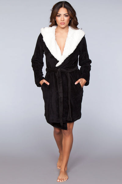 LINGERN Janet Plush Fleece Color Block Robe offers cozy warmth, modern style, and everyday comfort, perfect for lounging or layering at home.